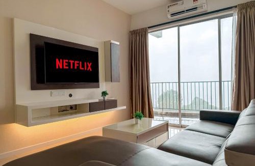 Larut Apartment | Lotus Lake Sanctuary- Netflix- Sunset-Pool- 1 parking