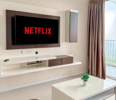 Larut Apartment | Lotus Lake Sanctuary- Netflix- Sunset-Pool- 1 parking