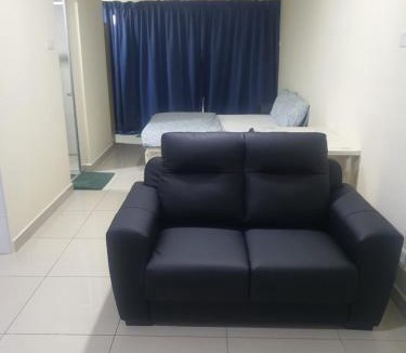 Bukit Jelutong Apartment | Lovely studio condo with balcony & pool @ Suria Jelutong