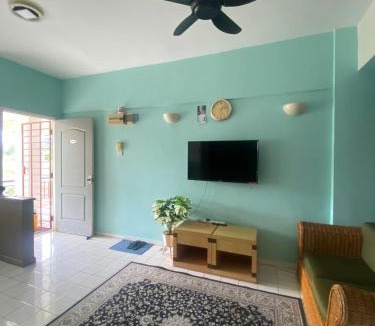 Taman Haji Zainal Apartment | Lovly Couple Sea View w Netflix