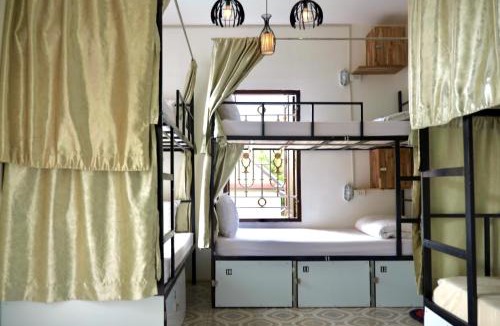 Luang Prabang Hostel | Luang Prabang Mountain View Hostel & Bar