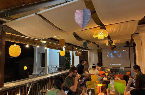 Luang Prabang Hostel | Luang Prabang Mountain View Hostel & Bar