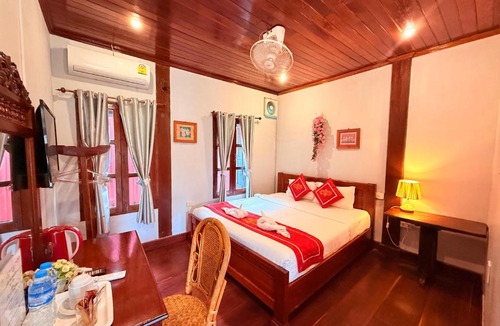 Luang Prabang Hotel | Luang Prabang - Villa Ouis Namkhan Riverside 2