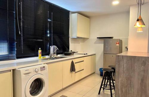 The Strand Apartment | Luxe Suite at Encorp Residence PJ