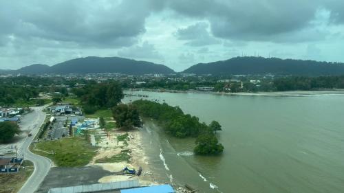 Kampung Peramu Hulu Apartment | LuxStay-Imperium Residence Sea View