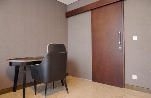 Pancoran Apartment | Luxurious 1BR at L'Avenue Apartment near Sampoerna Universitas By Travelio