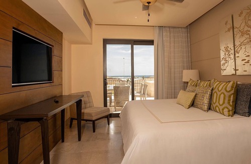 Los Cangrejos II y III Resort | Luxurious 2-bedroom Presidential suite within a 5-star resort in Cabo San Lucas