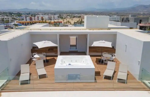 El Medano Ejidal Condo | Luxurious 2 BR Condo, Rooftop Hot tubs+ Stunning Views & Amenities!