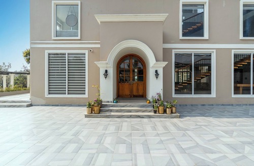 Dehradun Apartment | Luxurious forest view quaint resort 10 bedrooms in charming Rishikesh