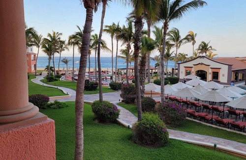 Marina Resort | Luxury 1-bedroom Cabo resort sleeps 5. Easy access to beach, marina and downtown