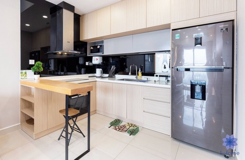 Tan Binh Apartment | Luxury 2BRs-2WC Apartment; 1.5km from airport w/free Pool & Gym