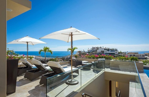 Pedregal Villa | Luxury 4 BR Villa Pacific West Includes Heated Pool, BBQ, Gourmet Kitchen + More