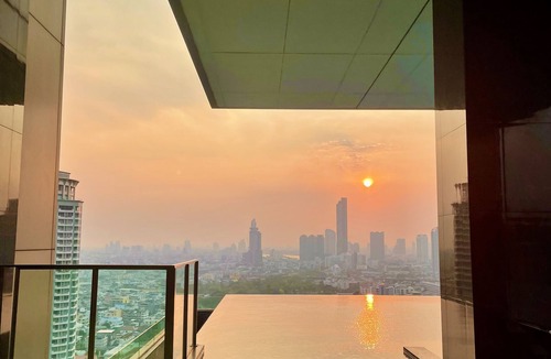 Thung Maha Mek House | *Luxury Apartment | Infinity Pool | Balcony | Gym*
