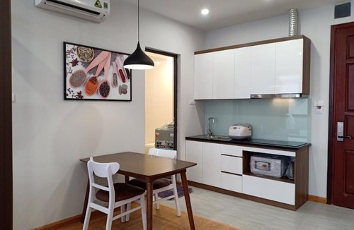 Dich Vong Hau Apartment | Luxury apartment with bathtub, balcony and washlet