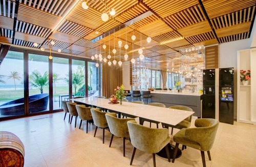 Ngu Hanh Son Villa | Luxury Beachfront Villa for Golf, Family Reunion, Wedding, Friend Trip