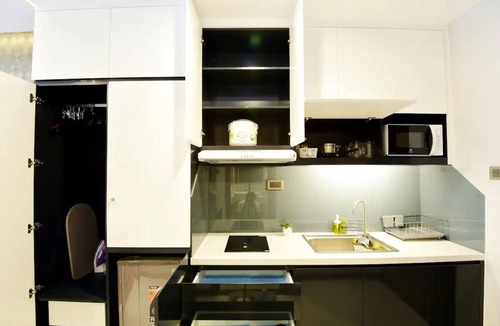 Bach Dang Riverside Apartment | Luxury for long-term stay in Saigon Royal, free Pool-Gym, rooftop BBQ, Netflix