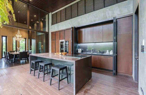 Ekkamai Villa | Luxury Modern Pool Jacuzzi Villa 5BR Thonglor