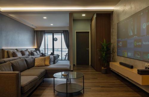 Seri Tanjung Pinang House | Luxury Seaview Projector Lounge by The Only Bnb