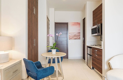 El Tezal Apartment | Luxury Studio in Cabo San Lucas! Great Location, Pool, Gym & Paddle Court Access