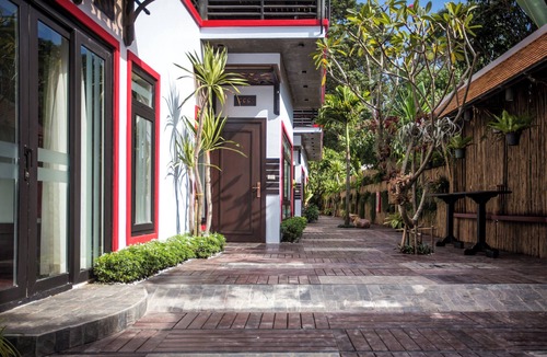 Downtown Siem Reap Villa | Luxury Suite Villa with Rooftop Private Pool l Breakfast, Free Bike & Wifi
