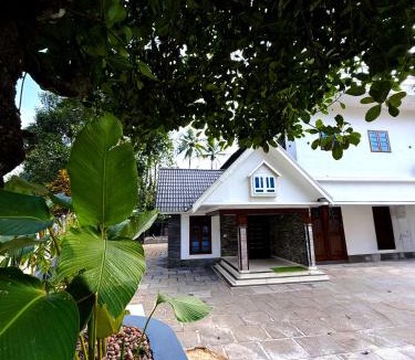 Devikolam Villa | Luxury Villa Ps5 Home-Theater Hookah 20km 2 Munnar