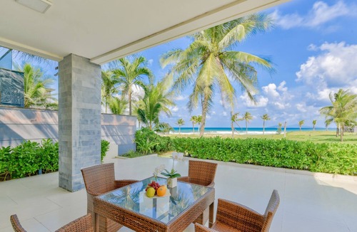 Ngu Hanh Son Villa | Luxury Villas in Da Nang for Large Groups: Beachfront, Golf & Family Friendly