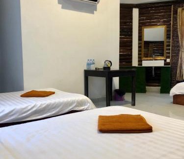 Koh Rong Sanloem Resort | M'pay Bay Guesthouse
