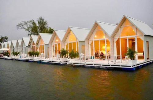 Vientiane Boat Rental | M & R 2 float house
