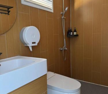 Vientiane Boat Rental | M & R 2 float house