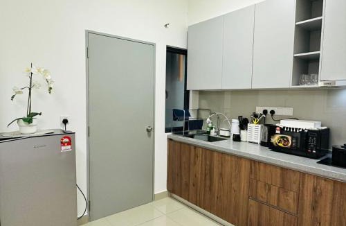 Taman Pertama Apartment | M Vertica KL City 3B2B 8 Pax [Wi-Fi, 2 Carparks]