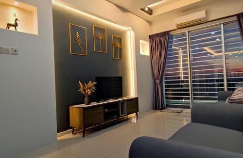 Larut Apartment | Majestic Sanctuary - Netflix -Sunset- Pool-2 Parking