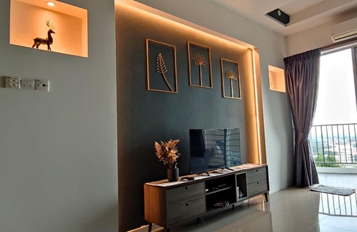 Larut Apartment | Majestic Sanctuary - Netflix -Sunset- Pool-2 Parking