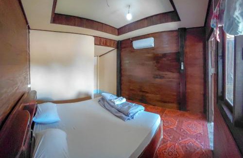 Muang Khong House | Mama Mon & Papa's