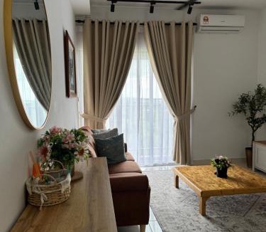 Kota Warisan Apartment | Mamaqarl Homestay near KLIA with Wi-fi and Transport