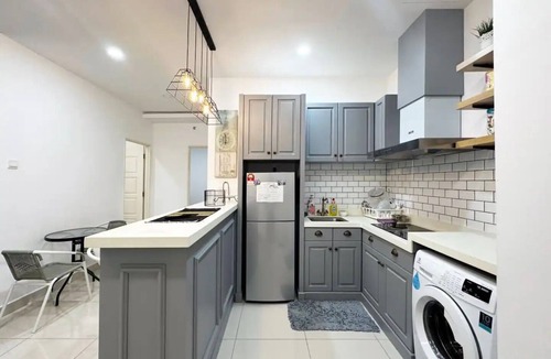 Downtown George Town Condo | Mansion one Gurney Bay at George Town walk by to Gleneaglesnn