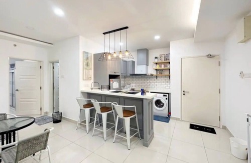 Downtown George Town Condo | Mansion one Gurney Bay at George Town walk by to Gleneaglesnn
