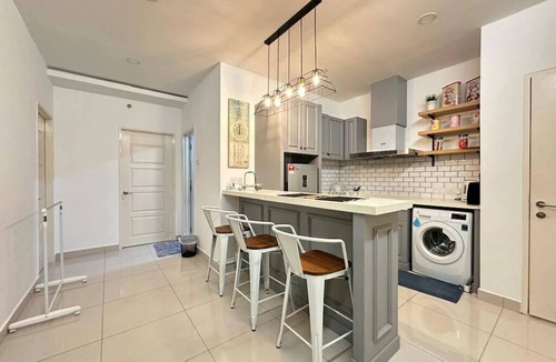 Downtown George Town Condo | Mansion one Gurney Bay at George Town walk by to Gleneaglesnn