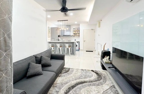 Downtown George Town Condo | Mansion one Gurney Bay at George Town walk by to Gleneaglesnn