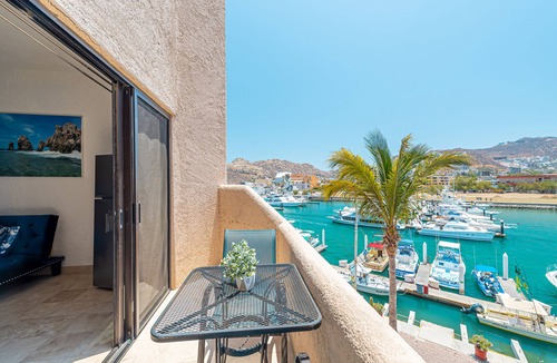 Marina Condo | Marina View Open Studio Ste on Marina 645SF walk everywhre! King Bd Rooftop Pool