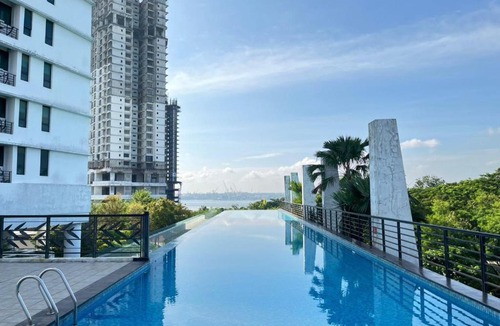 Bandar Baru Permas Jaya Apartment | Marina View Resort - Deluxe Room