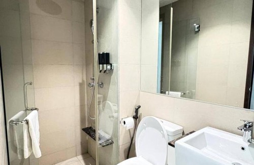 Bandar Baru Permas Jaya Apartment | Marina View Resort - Standard Room