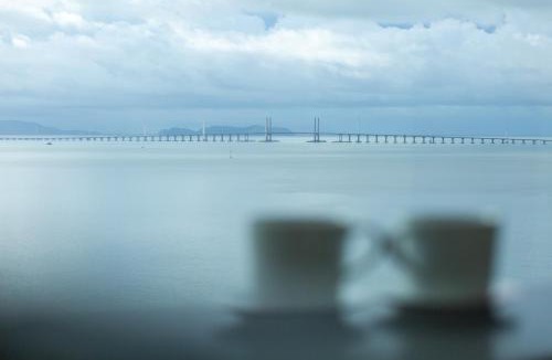 George Town Apartment | Maritime Seaview Comfy Suite Penang with TVbox,Pool,Freewifi,2-8pax