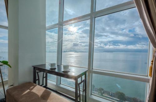 George Town Apartment | Maritime Seaview Comfy Suite Penang with TVbox,Pool,Freewifi,2-8pax
