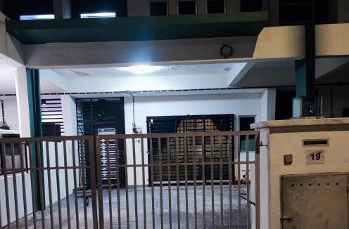 Sepang House | Masmia Homestay KLIA, Massage Chair,5 Aircond, Wifi, Netflix, Prime Video