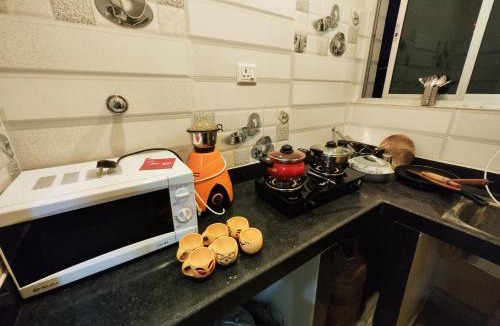 Kolkata Apartment | Massive 3BHK Serviced Apt for Big Groups & Family