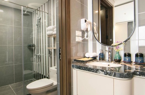 Hang Buom Hotel | May De Ville Lumiere Hotel