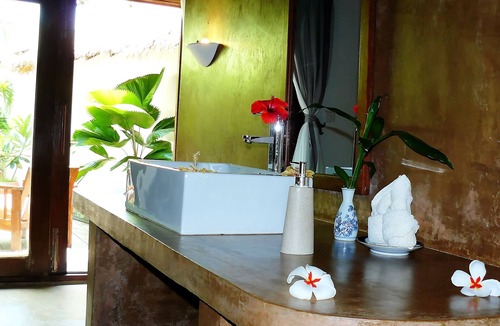 Krong Kaeb Hotel | Mealea Resort