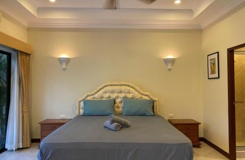 Pratumnak Hill Villa | mejestic green garden villa
