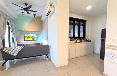 Medini Apartment | MeridinSovo Cozy Stylish 4BR Suites Netflix BySTAY