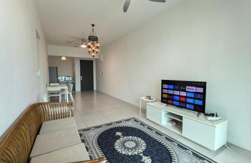 Kampung Masjid Timah Apartment | Meritus Comfy 3 Bedroom with 8 Pax